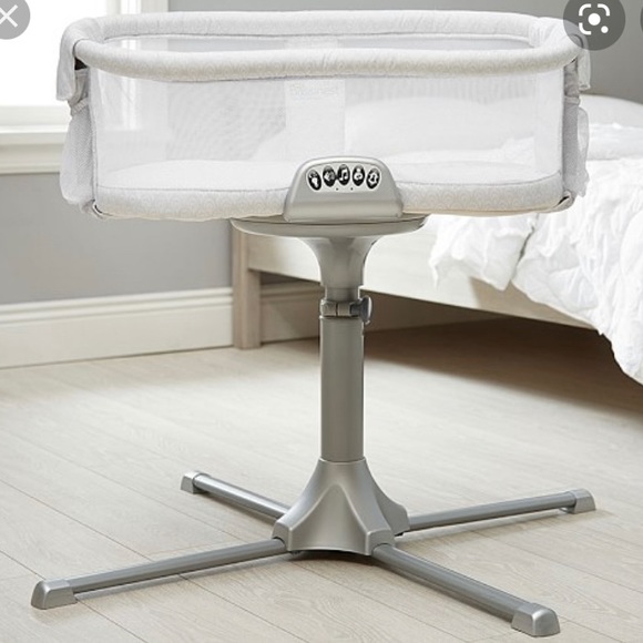 Bassinet Halo swivel sleeper !! - Picture 1 of 1